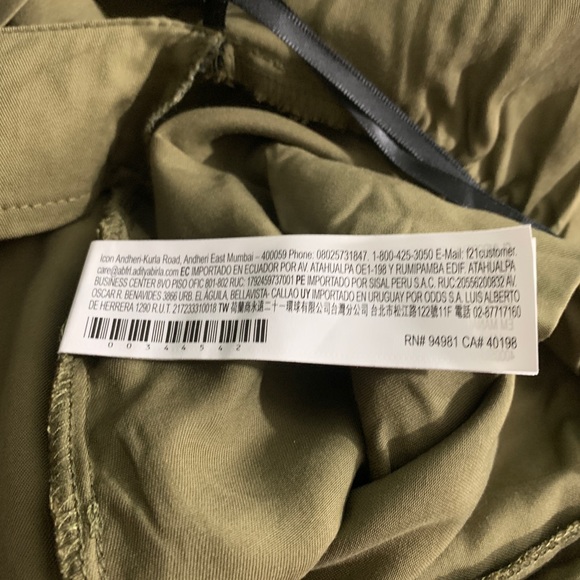 * NEW * Olive Jumpsuit - Short Open Back Size S - Picture 15 of 15